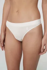 Bombacha tipo colaless de microfibra sin costuras, con tiro bajo y detalle de logo pequeño en el frente.
