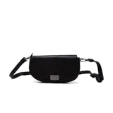 Bandolera negra de cuero sintético con correa larga regulable.