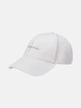 Gorra tipo béisbol de algodón color blanco, con visera curva y logo de Calvin Klein bordado en el frente.
