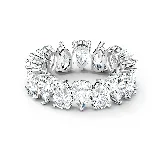 Anillo de Swarovski con piedras blancas facetadas en forma de gota, con baño de rodio.