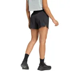 Short deportivo adidas Adi365 Essentials de color negro, con cintura elástica ancha y el logo reflectante de la marca en la parte inferior izquierda.