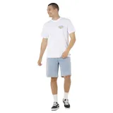 Remera de manga corta color blanco con cuello redondo. Presenta un pequeño logo estampado en el pecho con diseño gráfico colorido y tipografía de la marca.