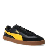 Championes Puma modelo Club II Era, de diseño urbano con estética retro. Presentan una base de cuero y gamuza en color negro, destacando la icónica franja lateral en color amarillo vibrante. Incluyen suela de goma color caramelo y plantilla SOFTFOAM+ para mayor amortiguación.