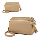 Cartera bandolera rectangular de nylon impermeable, con tres compartimentos con cierre y correa regulable.