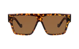 Lentes de sol con armazón de acetato en estampado carey y cristales marrones de diseño cuadrado con puente plano.
