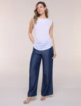 Musculosa blanca de modal y lyocell, de marca Elie Tahari, con escote a la base, sin mangas y frunces drapeados en los laterales.