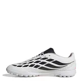 Championes de fútbol Adidas Predator Club TF, color blanco con diseño de las icónicas tres tiras en degradé de fucsia a negro, lengüeta negra con la inscripción "Predator" y suela de goma con tapones para pasto sintético.