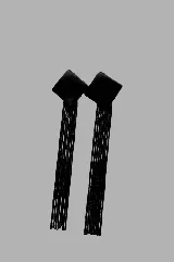 Caravanas largas negras con diseño de rombo en la parte superior y flecos de cadena fina.