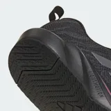 Championes de entrenamiento Adidas Rapidmove Go, color negro con detalles en gris y rojo. Presentan exterior de malla transpirable con tecnología Climacool y mediasuela Lightmotion para mayor amortiguación y estabilidad.