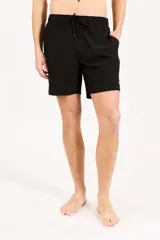 Short de baño Billabong modelo Core LB 16, color negro, con cintura elástica ajustable mediante cordón y bolsillos laterales.