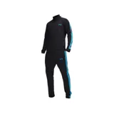 Conjunto deportivo Under Armour para hombre, compuesto por una campera con cierre frontal y cuello alto, y un pantalón de corte ajustado. Ambas piezas presentan el logo de la marca en color negro y franjas laterales oscuras.