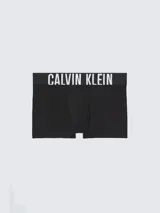 Pack de tres boxers ajustados de algodón con cintura elástica distintiva de la marca Calvin Klein con logo estampado en contraste.