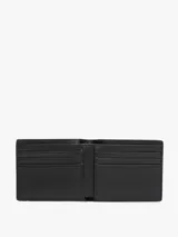Billetera plegable de piel granulada color negro, con compartimento para billetes y múltiples ranuras para tarjetas. Presenta una cinta distintiva en la parte frontal y logo metálico de la marca.