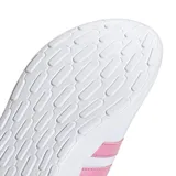 Championes urbanos Adidas modelo Lite Racer 4.0, de diseño liviano con parte superior de malla transpirable. Presentan una combinación de color blanco con detalles en rosado en las icónicas tres tiras laterales y el interior. Incorporan tecnología Cloudfoam en la mediasuela para mayor amortiguación y suela de goma resistente.