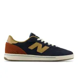 Championes New Balance Numeric 440, modelo de estilo urbano y skate, en combinación de colores azul marino, tostado y marrón rojizo. Confeccionados con capellada de gamuza y malla, suela de goma y el característico logotipo "N" en los laterales.
