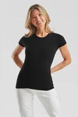 Remera de algodón con cuello redondo y mangas cortas, de corte ajustado y diseño básico.