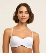 Soutien femenino modelo top, color piel, con copa hueca y tirantes removibles.