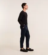 Remera de manga larga color blanco, confeccionada en tejido waffle texturizado, con cuello redondo y corte regular.