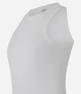 Musculosa básica verde claro de ribana de algodón con textura acanalada y cuello redondo.