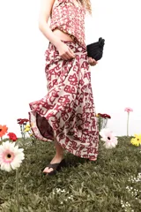 Top de lycra 100% poliéster estampado, de corte al cuello y ajuste elástico.