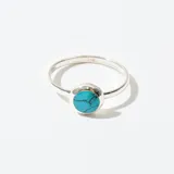Anillo de plata 925 con piedra turquesa redonda engarzada.