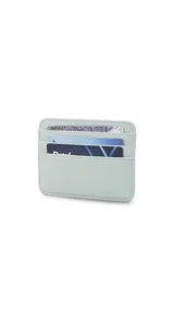 Tarjetero de símil cuero color beige con visor frontal transparente y ranuras para tarjetas.