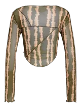 Top de manga larga confeccionado en tejido de malla translúcida con estampado tipo tie-dye en tonos verde militar y salmón, con detalles de costuras visibles y terminaciones onduladas en los bordes.