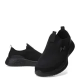 Championes deportivos Umbro tipo slip-on, color negro, confeccionados en tejido de punto transpirable con suela de goma texturizada y logo de la marca en el lateral.