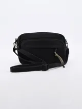 Bandolera negra con correa regulable y cierre superior.