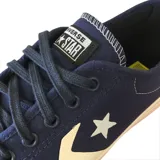 Championes Converse Stoke Ox azul marino con logo estrella y galón en blanco.