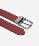 Cinturón femenino Satinato mediano confeccionado en poliuretano, modelo reversible de doble faz con acabado liso, hebilla metálica con perno y sistema giratorio.