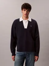 Sweater oversize de punto azul marino con cuello johnny y solapas en contraste color blanco, de manga larga, con logo de Calvin Klein bordado en el pecho.