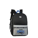 Mochila urbana con compartimento principal y bolsillo frontal con cierre. Presenta diseño en combinación de colores negro y gris, con el logo de la NBA en la parte superior y el estampado del equipo Orlando Magic en el bolsillo frontal.