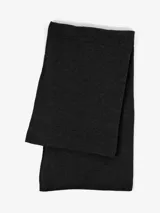 Bufanda de punto color negro, de estilo clásico y versátil, diseñada para brindar calidez y comodidad.