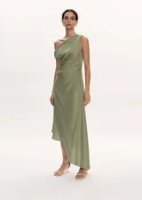 Vestido midi color verde oliva, con escote off-shoulder y falda con corte al bies.