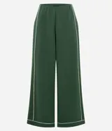 Pantalón deportivo ancho de color verde oscuro, de talle alto con cintura elástica y detalles de vivos en color blanco en los laterales y la botamanga.