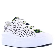 Championes Converse modelo Ctas Move OX con plataforma, diseño de estampado de puntos negros sobre base blanca y detalles en verde neón. Presentan cierre con cordones y puntera de goma blanca.