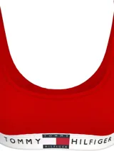 Bralette deportivo Tommy Hilfiger color rojo, sin aro ni relleno, con breteles finos y banda elástica blanca con logo de la marca. Confeccionado en algodón elástico.