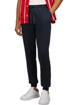 Joggers azul marino de felpa de algodón con cintura elástica ajustable con cordón, bolsillos laterales, un bolsillo trasero y bajos elásticos.