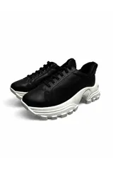 Championes deportivos Euroteens modelo 164906, de color tostado con suela chunky blanca dentada y cordones anchos al tono.