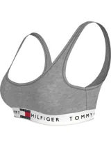 Bralette deportivo gris de algodón elástico con logo de Tommy Hilfiger en la banda inferior. Sin aros ni relleno.