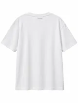Remera básica de manga corta y cuello redondo, color negro, con calce regular.