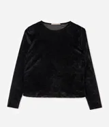 Blusa de manga larga confeccionada en tule con textura aterciopelada, de corte ajustado y escote canoa. Incluye forro interno para mayor cobertura.