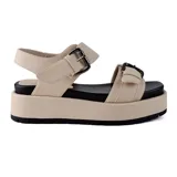 Sandalias de plataforma color beige con hebillas negras y suela de goma negra.
