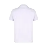 Remera polo de piqué color blanco, de manga corta, con cuello camisero, cierre frontal de dos botones y sutil bordado del logo en el pecho.