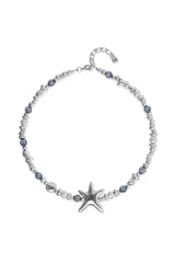 Collar de diseño artesanal con cuentas metálicas plateadas, cristales facetados en tono azul y un dije central en forma de estrella de mar.