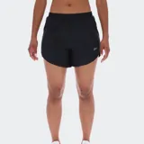 Shorts deportivos Reebok negros, diseñados para running, con cintura elástica y dobladillo moldeado para libertad de movimiento. Presentan un pequeño logo reflectante en la pierna derecha y un bolsillo trasero con cierre.