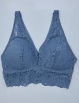 Pack de dos bralettes de encaje, marca Jessica Simpson. Uno color rosado y otro color azul.
