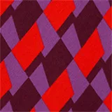 Vestido corto sin mangas con cuello alto, confeccionado en tejido estampado con patrón geométrico en tonos rojos y violetas.