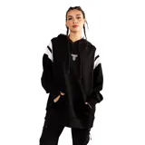 Canguro negro con capucha y cordones ajustables, diseño oversize con franjas blancas en las mangas y logo bordado en el centro del pecho. Cuenta con bolsillo tipo canguro frontal.